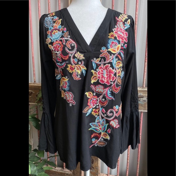 NWT SAVANNA JANE ANDREE BY UNIT Floral Embroidered Blouse with Bell S… - Picture 2 of 13